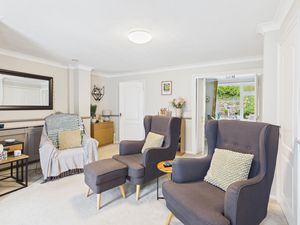 Sitting Room - click for photo gallery